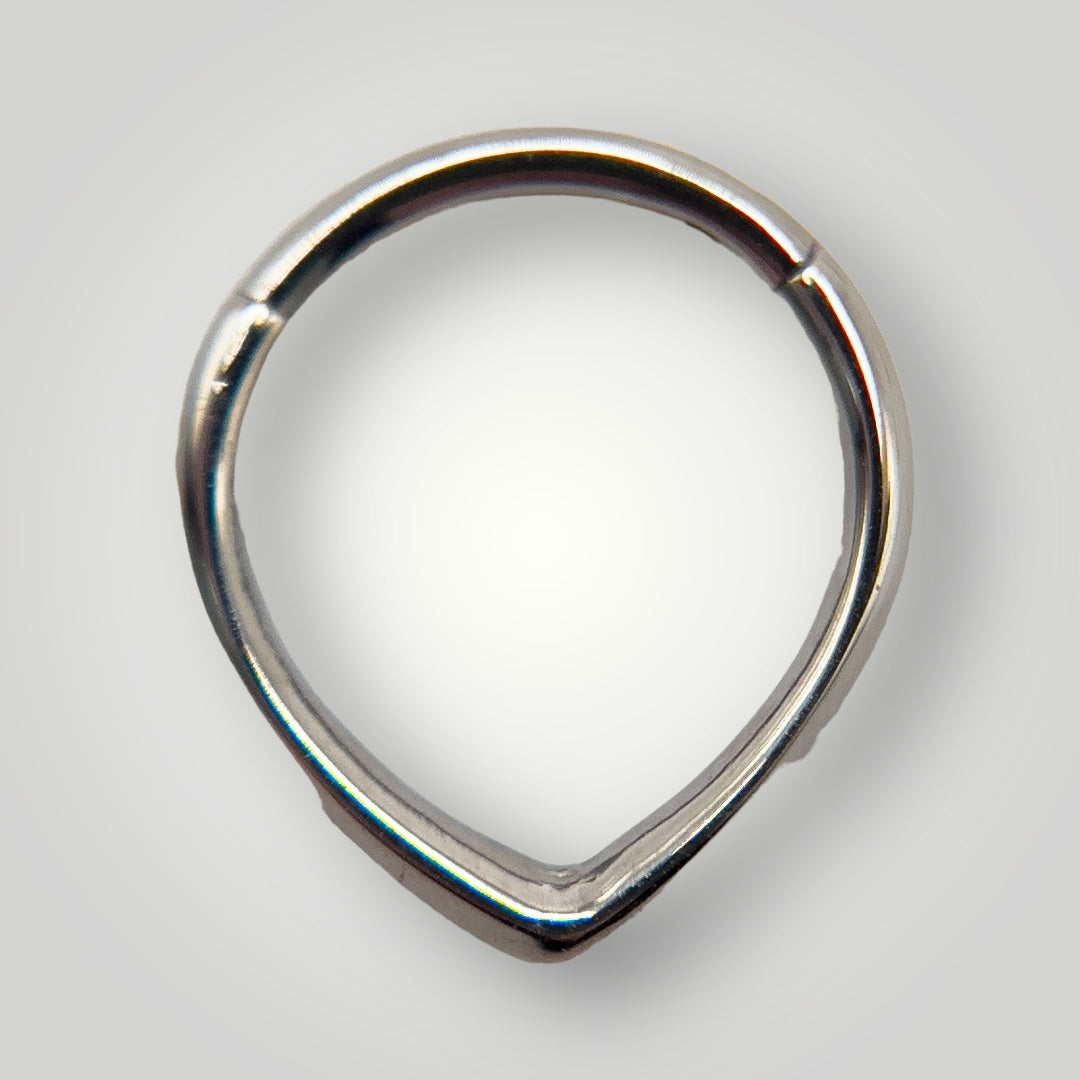 titanium clicker ring V smooth